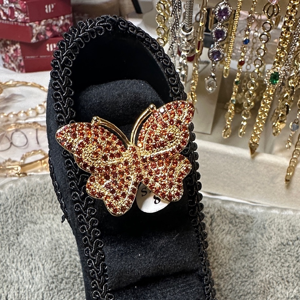 Elegant Gold Butterfly ring! 💍